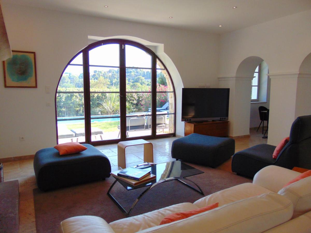 L'Elegante Bastide En Pierre Avec Vue Sur Le Vieux Village De Mougins Exterior foto