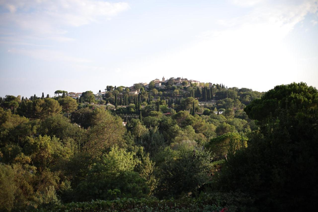 L'Elegante Bastide En Pierre Avec Vue Sur Le Vieux Village De Mougins Exterior foto